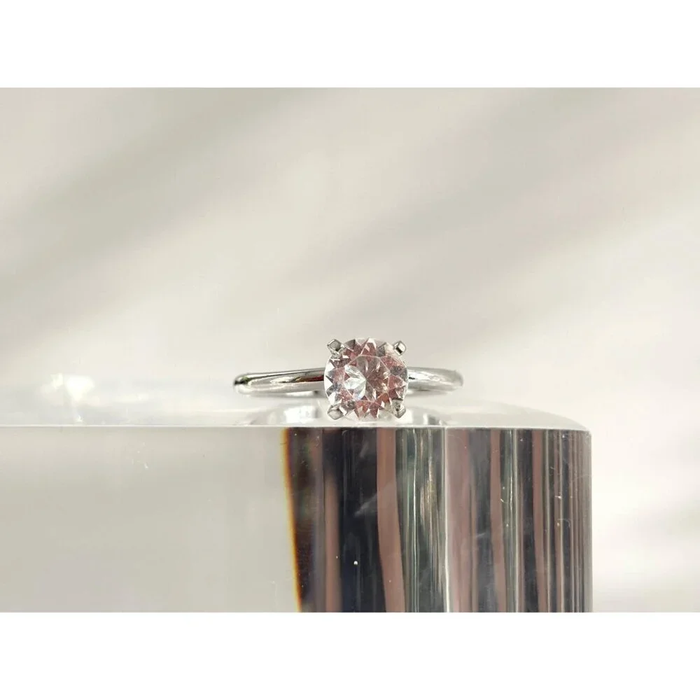 Minimalist Silver Toned Vintage Solitaire Cubic Zirconia Gemstone Ring - sz 8